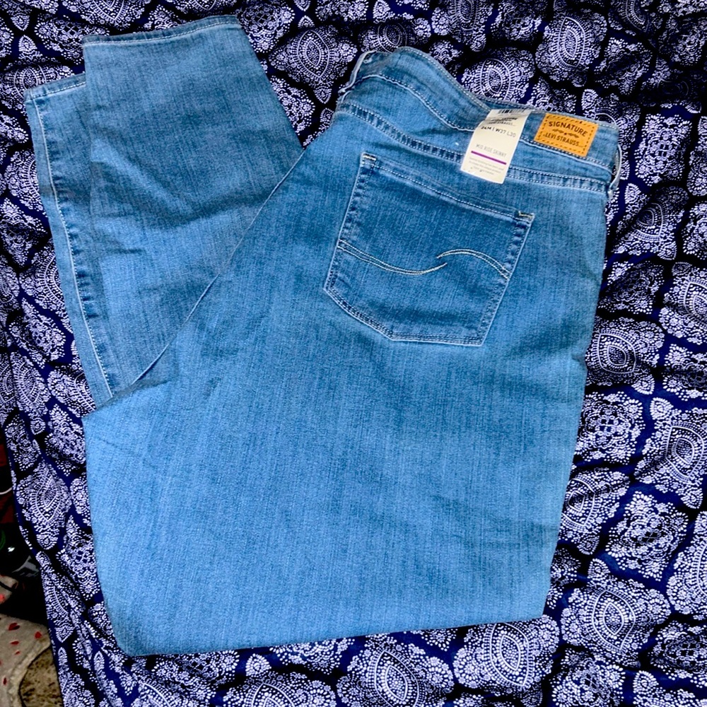 NWT Women’s Levi’s size 24